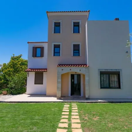 Ekklisies Tria Villa Plaka (Apokoronas)
