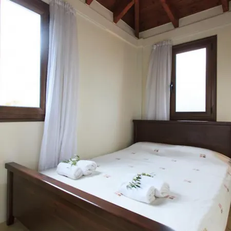 Ekklisies Tria Villa *