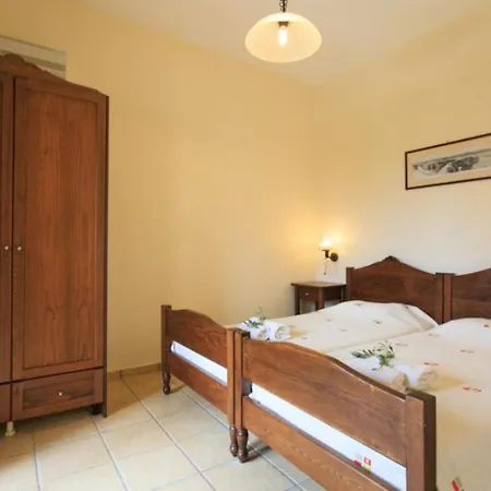 Villa Ekklisies Tria