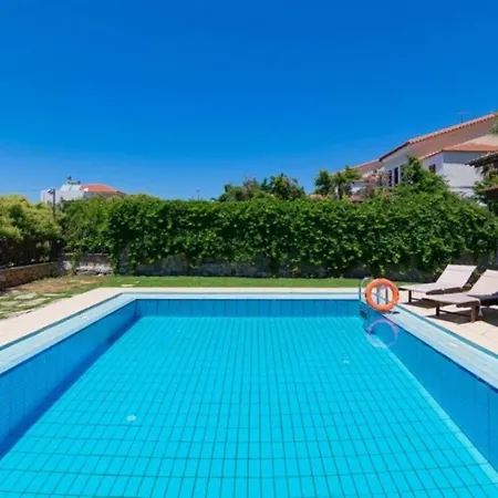 Villa Ekklisies Tria